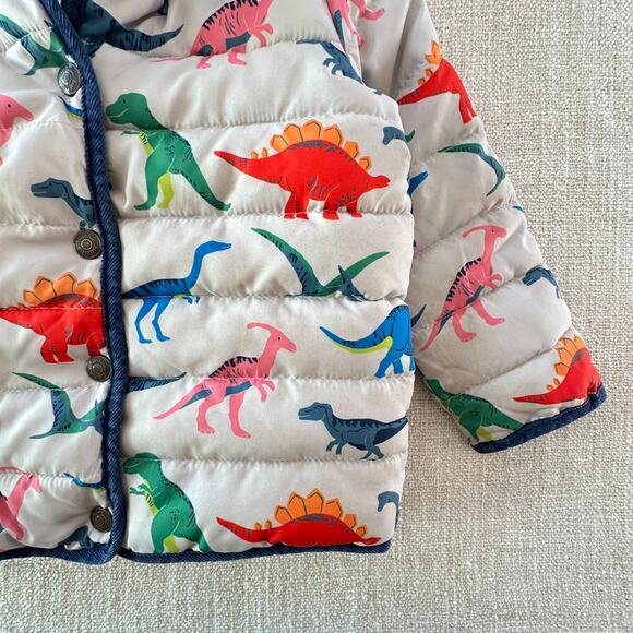 Baby Boden Dino Print Fleece Lined Quilted Jacket PLAY 2/3 - Picture 3 of 9